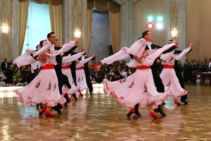 Formation Standard: восемь пар в танце.