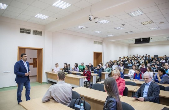 {Албу: Молчание иностранных послов по поводу беззаконий молдавской власти делает их соучастниками} Молдавские Ведомости