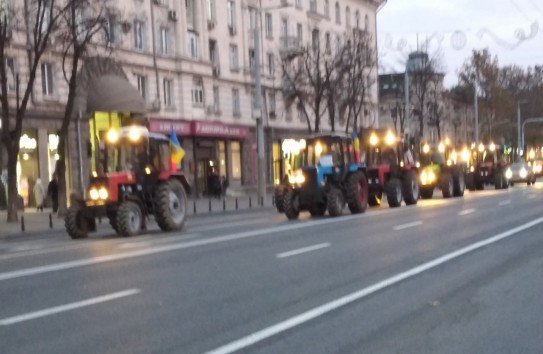 {Фермерам перекрыли проезд на ПВНС } Молдавские Ведомости