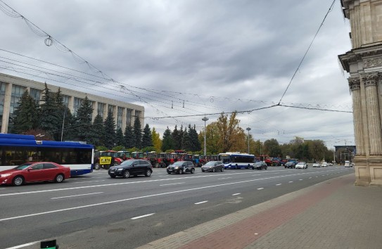 {Протестующие фермеры не намерены освобождать ПВНС} Молдавские Ведомости