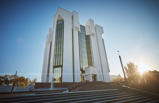 {«Нас втягивают в войну!» Молдавские гайдуки провели протест перед дворцом президента РМ (Видео)} Молдавские Ведомости