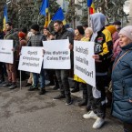 Коммунисты и социалисты протестовали против власти