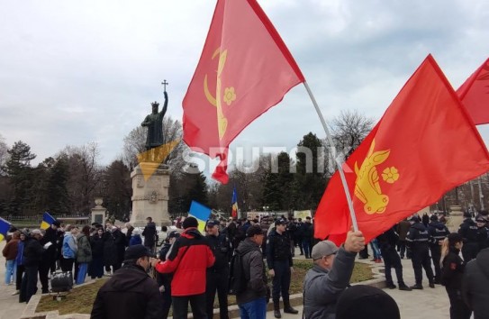 {Молдавские патриоты против унионистов — два пикета в центре Кишинева} Молдавские Ведомости