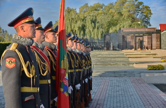 {«Тирасполь продолжает оставаться пограничным российским военных городом, основанным Суворовым» } Молдавские Ведомости