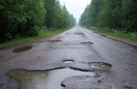 {Зачем лгут про ремонт дорог?} Молдавские Ведомости