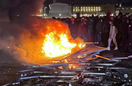 {Вон из Британии: в Англии протестующие попытались поджечь второй отель с мигрантами} Молдавские Ведомости