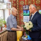 Додон поздравил 99-летнего ветерана, который брал Берлин