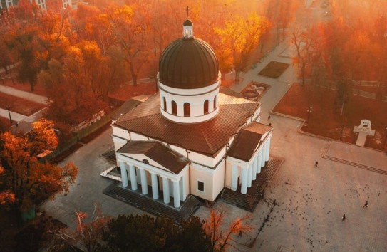 {Митрополия Молдовы: "Паломничество священников в Россию не преследовало политических целей"} Молдавские Ведомости