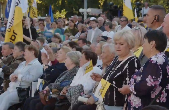 {Санду обещает 3300 лей пенсии в предвыборной программе. Вам хватит?} Молдавские Ведомости