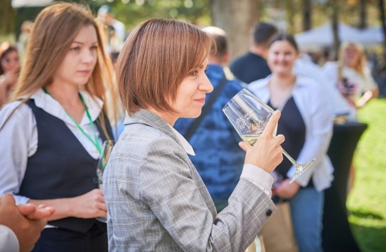 {Осталеп: Санду обещает то, за что не отвечает} Молдавские Ведомости