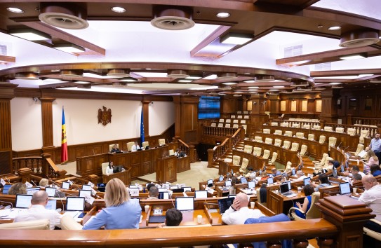 {Парламент со скандалом принял Стратегию национальной обороны Молдовы до 2034 года} Молдавские Ведомости