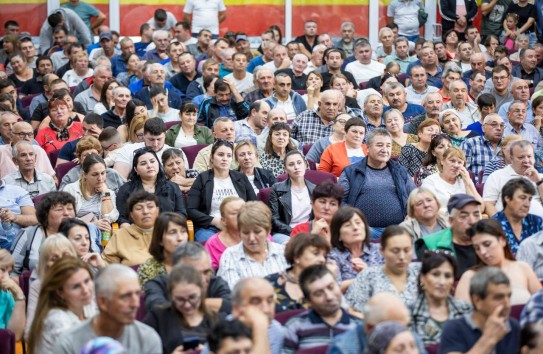 {Перепись населения: 77,2 процента считают себя молдаванами и только 7,9 - румынами} Молдавские Ведомости