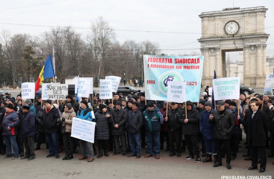 {Железнодорожники снова выходят на улицы} Молдавские Ведомости