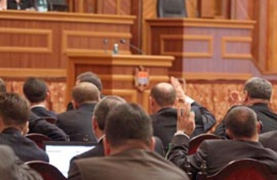 {Парламентская премьера года} Молдавские Ведомости