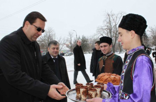 {Демпартия крепчает} Молдавские Ведомости