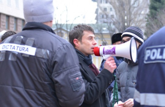 {Народная партия выступила в защиту гласности} Молдавские Ведомости