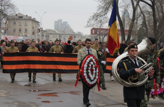 {Жители Бельц отметили 70-ую годовщину освобождения города от фашистских захватчиков} Молдавские Ведомости