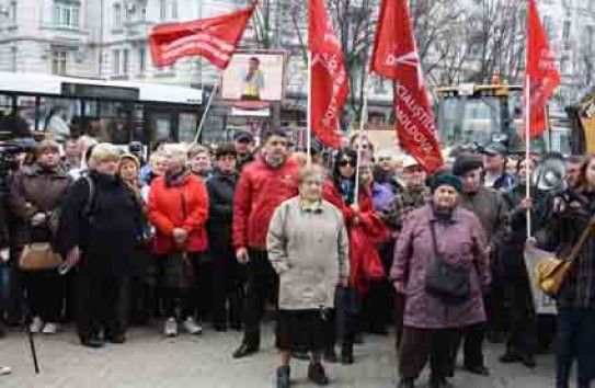 {Фестиваль акций протеста и «бомба» от коммунистов} Молдавские Ведомости