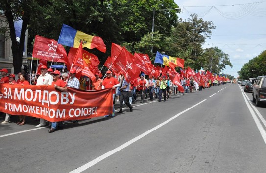 {Более 3300 человек приняли участие в акции протеста против подписания соглашения с ЕС} Молдавские Ведомости