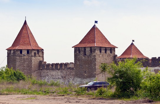 {В Бендерской крепости можно стрелять из арбалета} Молдавские Ведомости