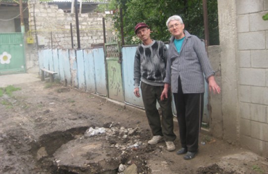 {На улице Конструкторул земля уходит из-под ног} Молдавские Ведомости