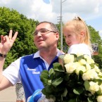 Усатый помог девушке, больной раком, команде КВН и театру «С улицы Роз» 