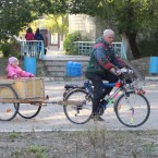 Дон Кихот приезжает на велосипеде