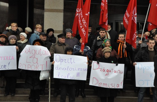 {Социалисты требуют срочно созвать заседания совбеза и парламента } Молдавские Ведомости