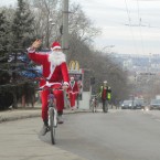 Дед Мороз прикатил на велосипеде