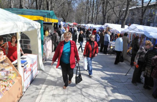 {Мэр снова санкционировал пасхальные распродажи без кассовых чеков} Молдавские Ведомости