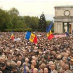 Тысячи людей вышли на антиправительственный протест в Кишиневе