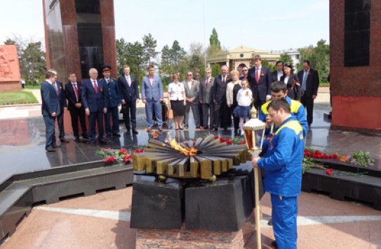 {Вечный огонь зажгли в Комрате} Молдавские Ведомости