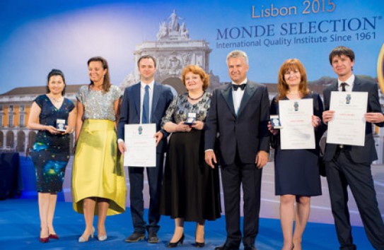 {Мировое качество пива Efes Moldova подтверждено тремя золотыми медалями Monde Selection 2015} Молдавские Ведомости