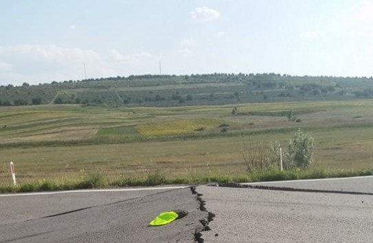 {На трассе Кишинев-Бельцы поднялся асфальт} Молдавские Ведомости