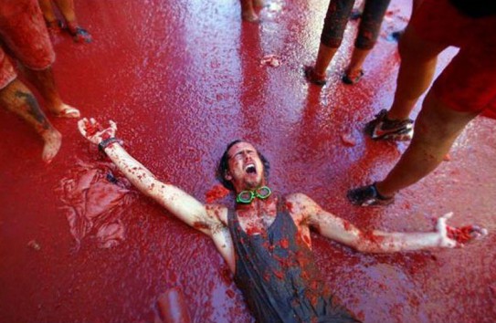 {В Испании в 70-й раз прошла помидорная битва "la Tomatina" } Молдавские Ведомости