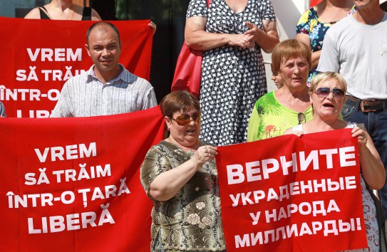 {Социалисты провели акции протеста против олигархической власти в Фалештах и Бессарабке} Молдавские Ведомости