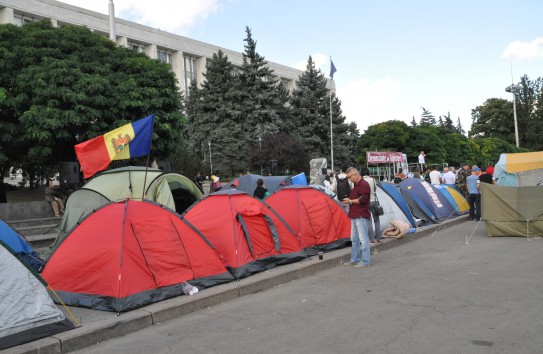 {Протестующие обосновали свой отказ встретиться с премьером Стрельцом} Молдавские Ведомости