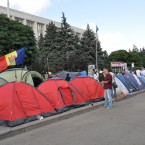 Протестующие обосновали свой отказ встретиться с премьером Стрельцом