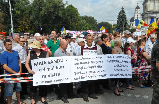 {Протестанты разочарованы встречей с Канду} Молдавские Ведомости