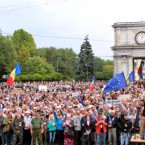 Протестующие призывают к всеобщей забастовке