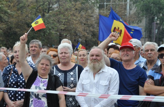 {Половина протестующих больше всего доверяет Майе Санду} Молдавские Ведомости