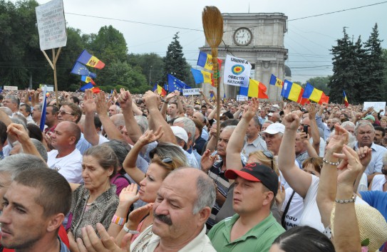 {Ни правым, ни левым: мэрия запрещает протесты перед парламентом} Молдавские Ведомости