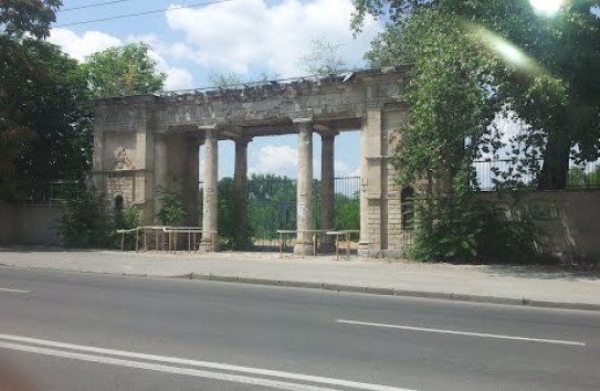 {Бегом вокруг стадиона - в знак протеста} Молдавские Ведомости