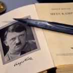 Во Франции хотят переиздать книгу Гитлера "Mein Kampf"