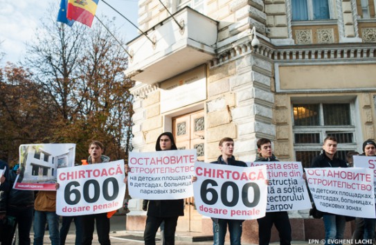 {Протестующие в примэрии. Заседание прервано} Молдавские Ведомости