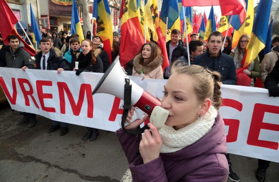 {Протесты за и против правительства пройдут в Кишиневе в воскресенье } Молдавские Ведомости