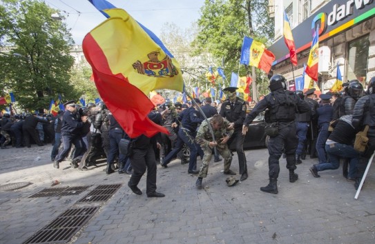 {На протестной акции пострадали 14 полицейских} Молдавские Ведомости