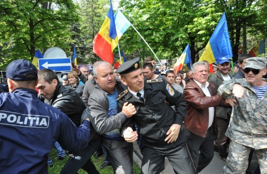 {Акция протеста 24 апреля глазами репортёра и фотографа IPN } Молдавские Ведомости