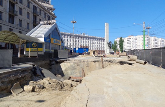 {Долгострой на кишиневских улицах: на мэрию  пожаловались в ЕБРР} Молдавские Ведомости