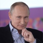 Владимир Путин поздравил женщин стихами